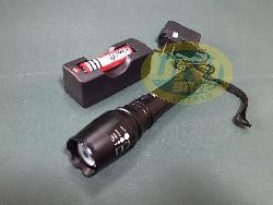 Đèn pin sạc siêu sáng bóng led -De017c